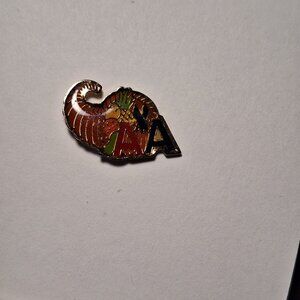 VINTAGE AMERICAN AIRLINES LEGACY LOGO CORNUCOPIA AUTUMN THANKSGIVING LAPEL PIN